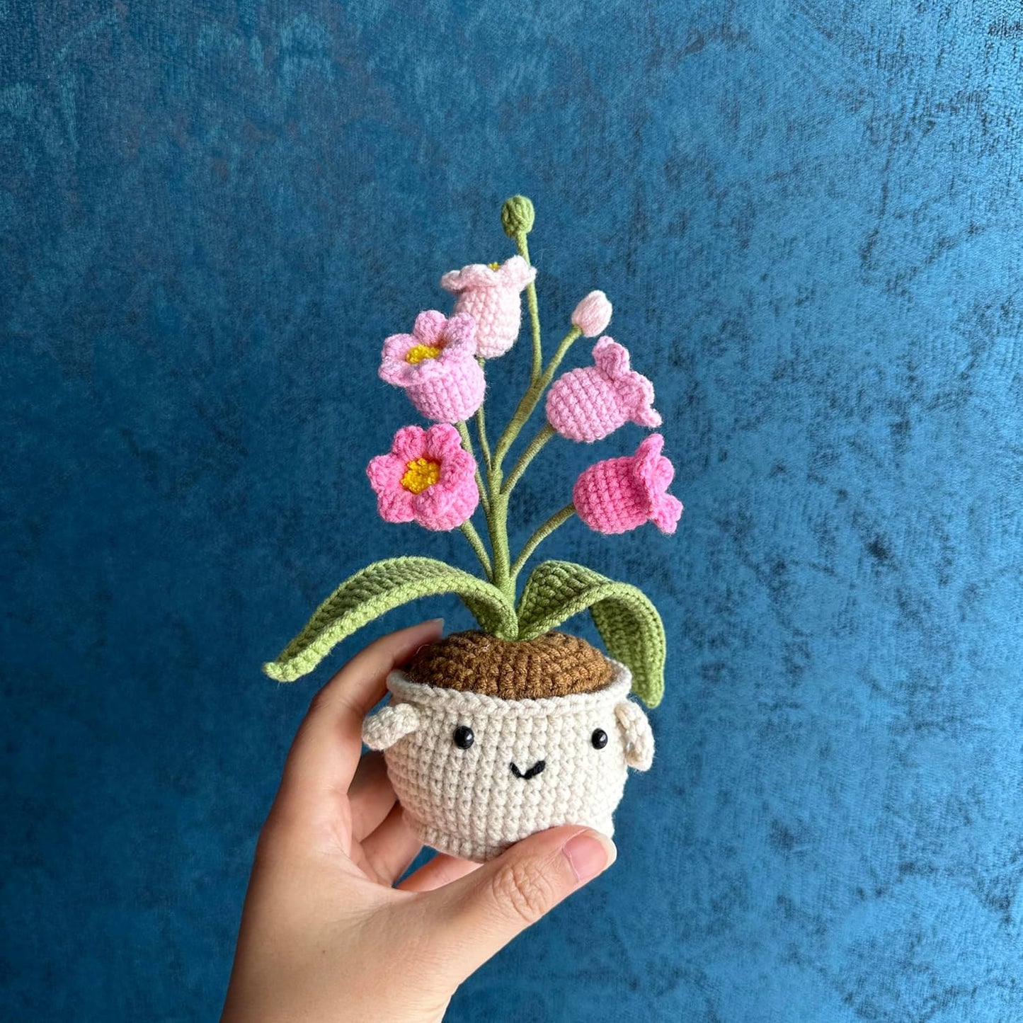 ANNE'S GIVERNY Handmade Crochet Flower Pot with Interchangeable Flowers, White, Blue, Pink, Yellow Sunflowers, Decorative Planter, Wellness Gift (Pink)