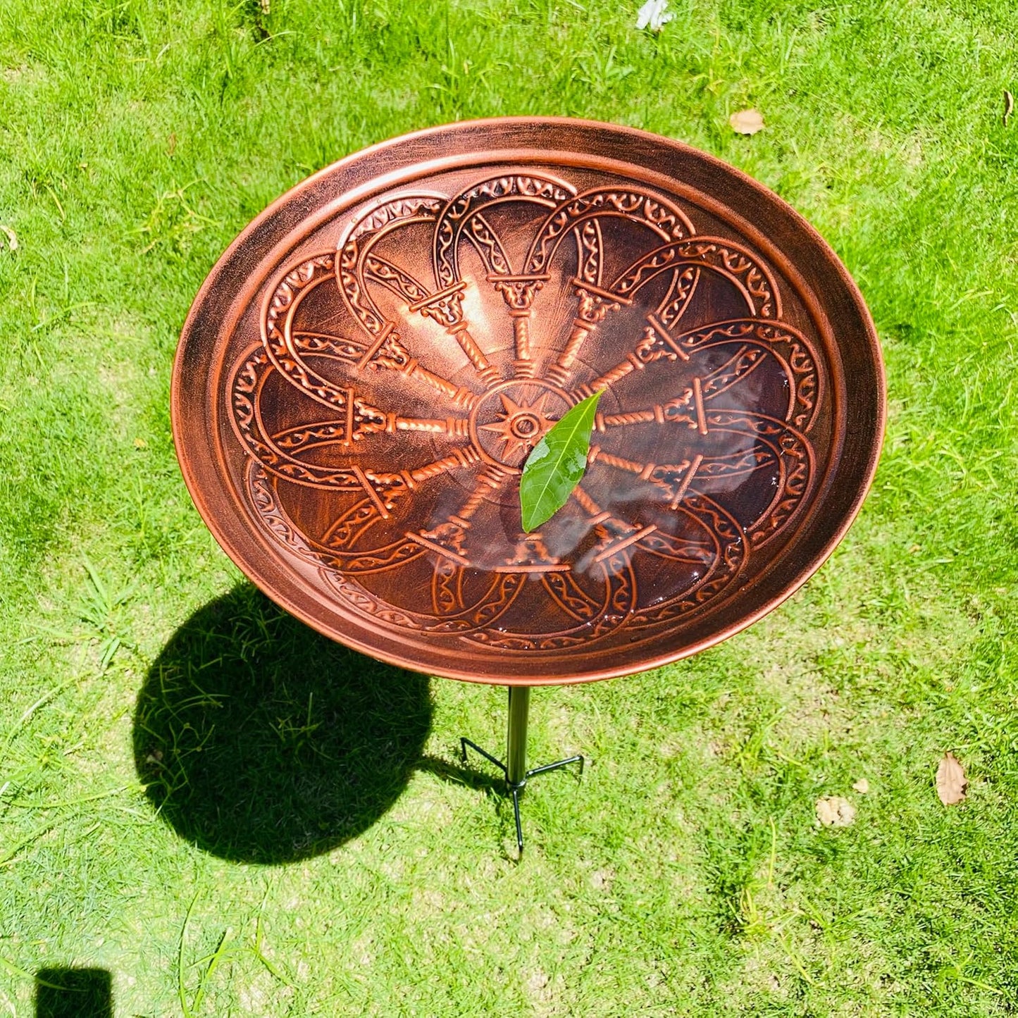 Outdoor Rust-Proof Metal Bird Drinking Fountain, Simple Assembly-Style Garden Bird Bath, Suitable for lawns, backyards and patios Choice for Bird Lovers. (Red Bronze)