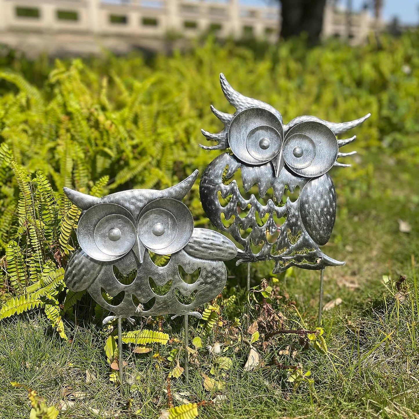 Pack of 2 Metal Owl Garden Statues Silver Silhouette Stakes Decorative Outdoor Animal Sculptures for Yard Decor and Lawn Ornaments